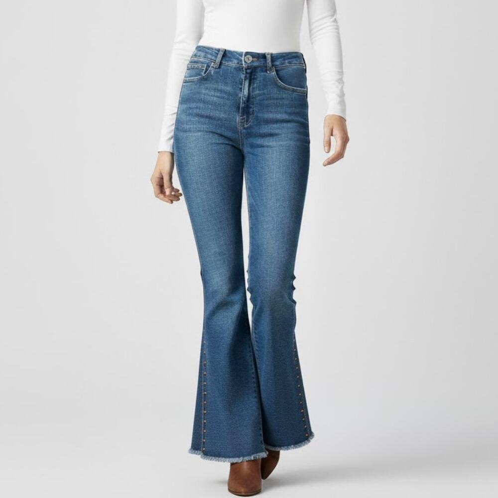 Express Cropped Flare High Rise Jeans with Beaded Ankle Detail Size 4